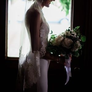 One Tier Mid Veil with Trailing Lace